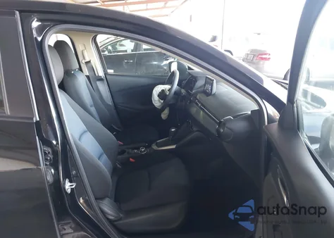 2019 Toyota Yaris L z USA, uszkodzony, nr VIN 3MYDLBYV8KY512247